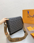 Designer Handbags LV 067