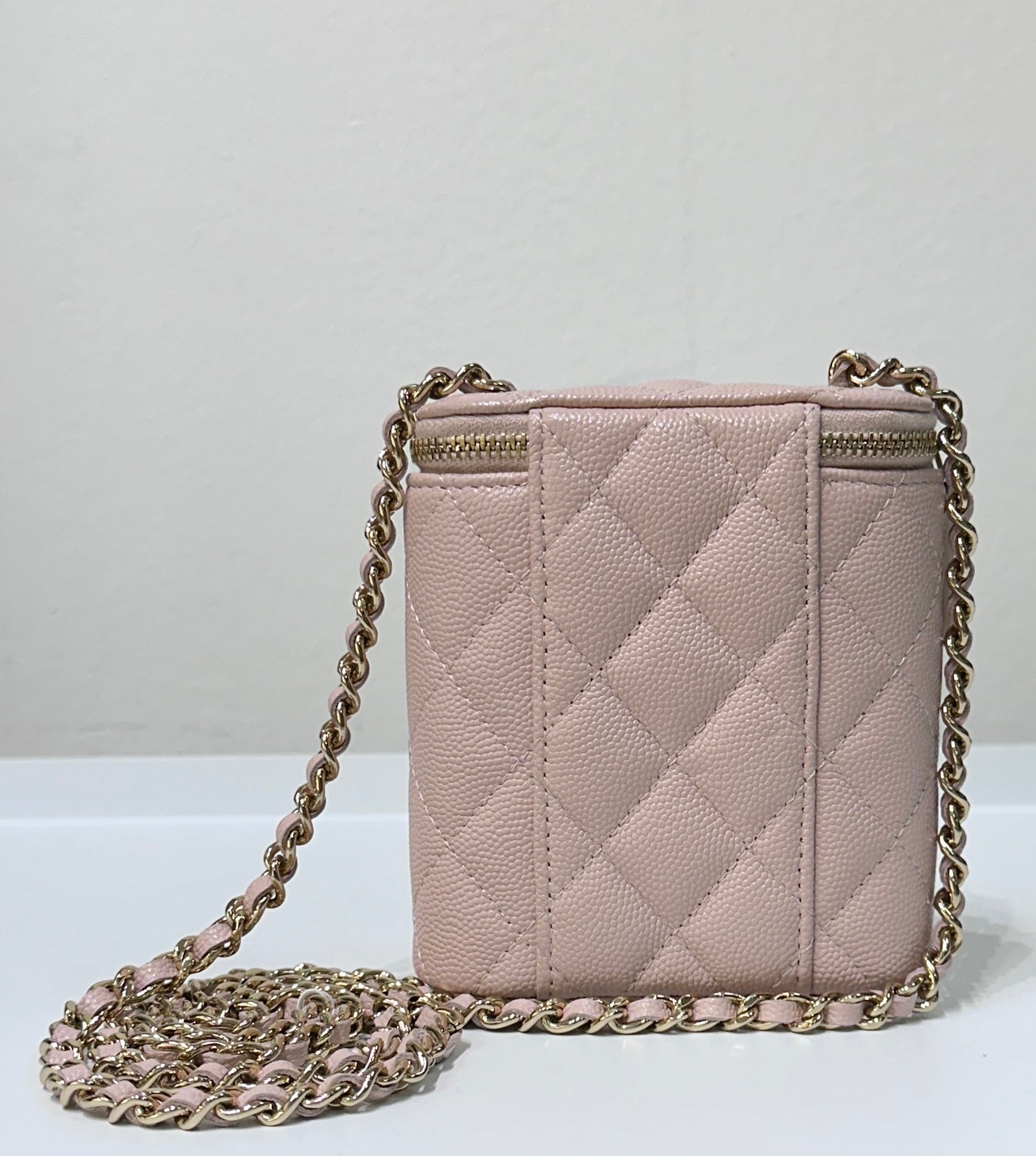 CHNL Caviar Quilted Small Vertical Coco Beauty Vanity Case With Chain Light Pink