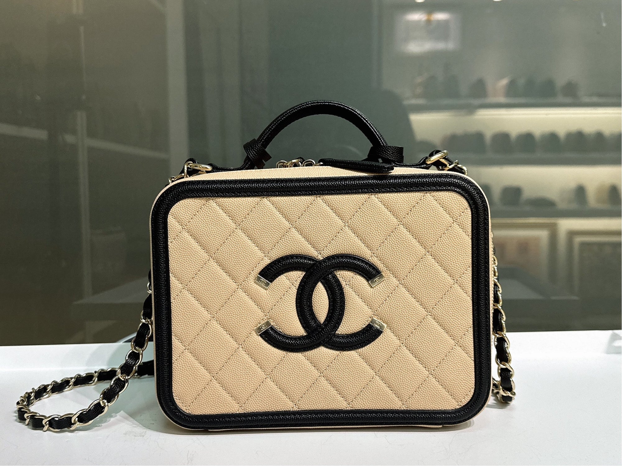 CHNL Medium Vanity Case Beige Black