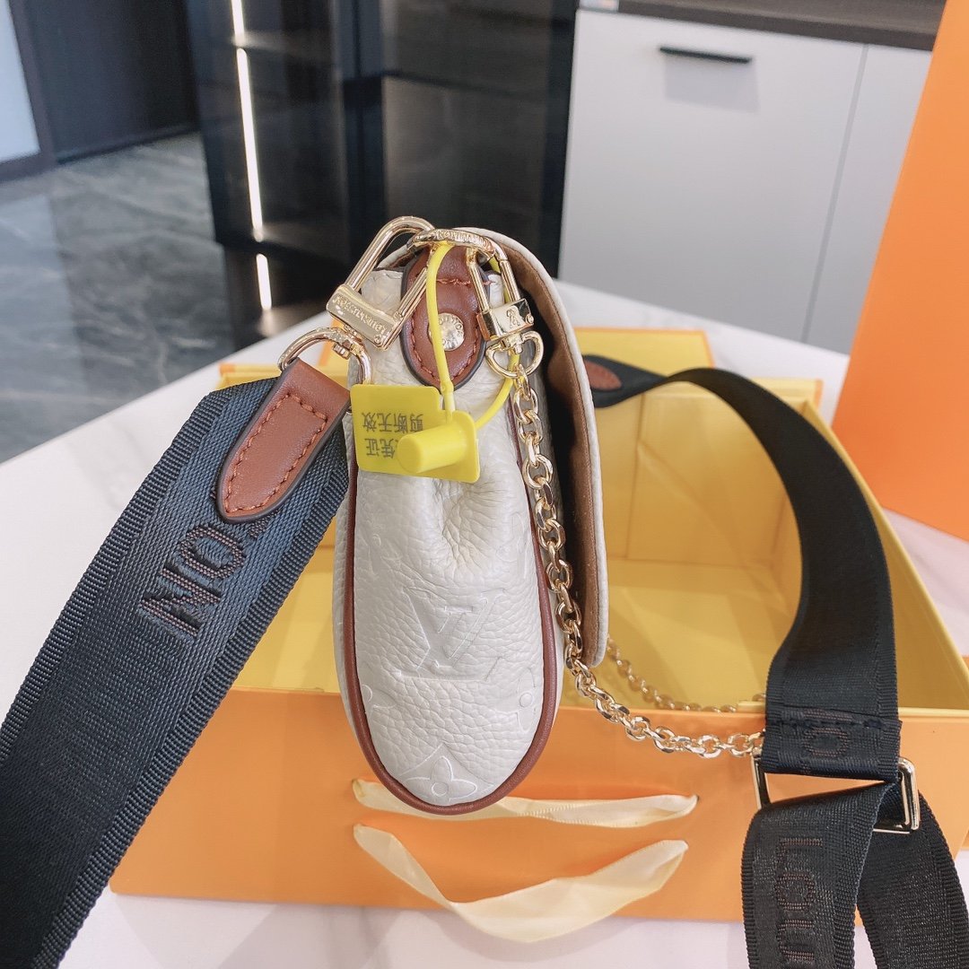 Designer Handbags LV 063