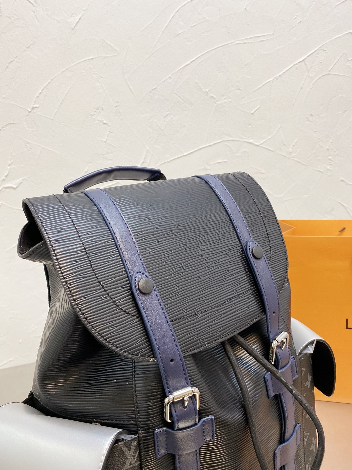 Designer Handbags LV 077