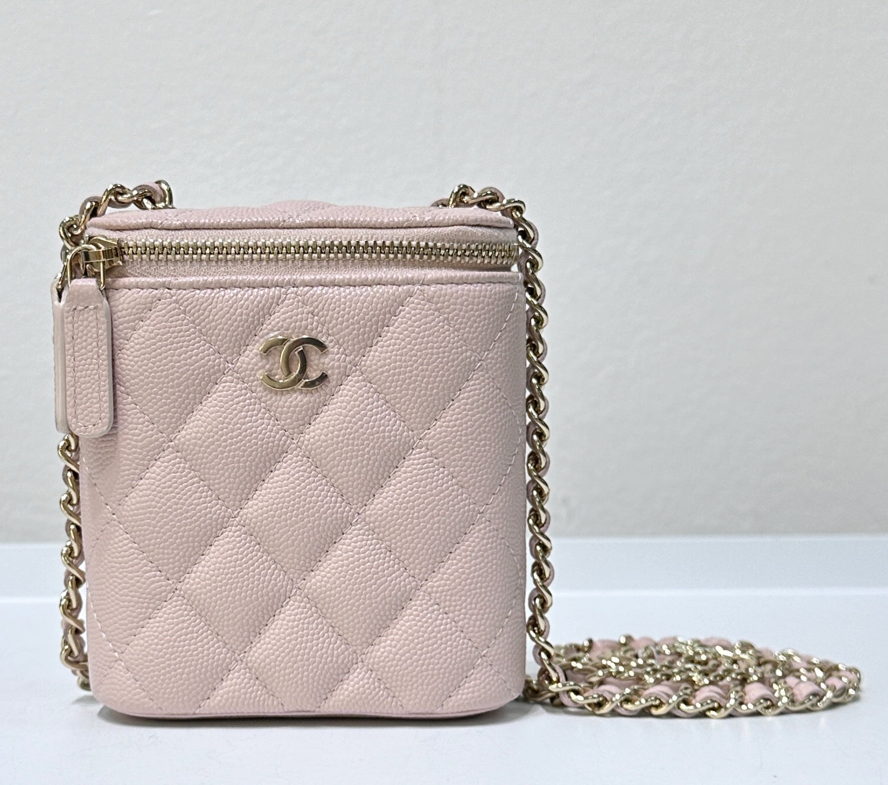 CHNL Caviar Quilted Small Vertical Coco Beauty Vanity Case With Chain Light Pink