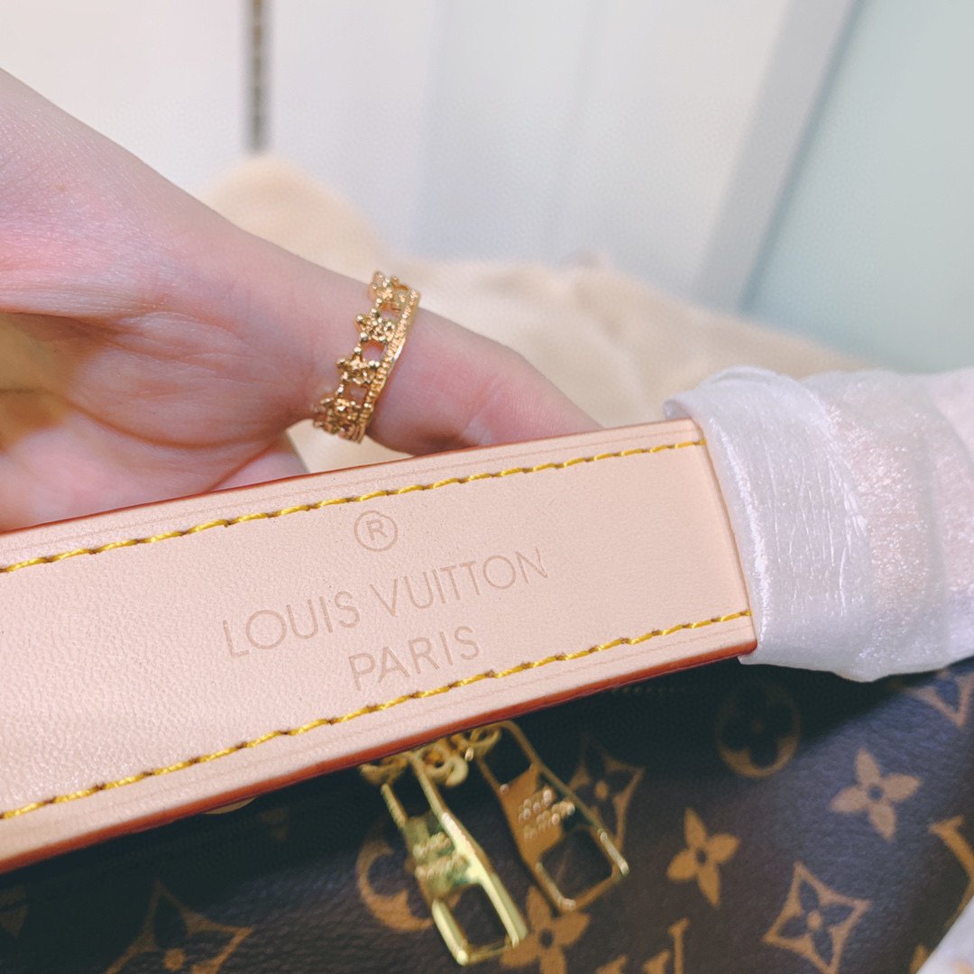 Designer Handbags LV 059