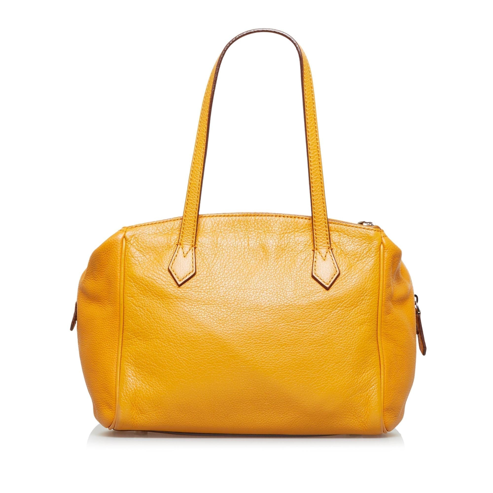 FNDI Leather Shoulder Bag (SHG-BjVo0V)