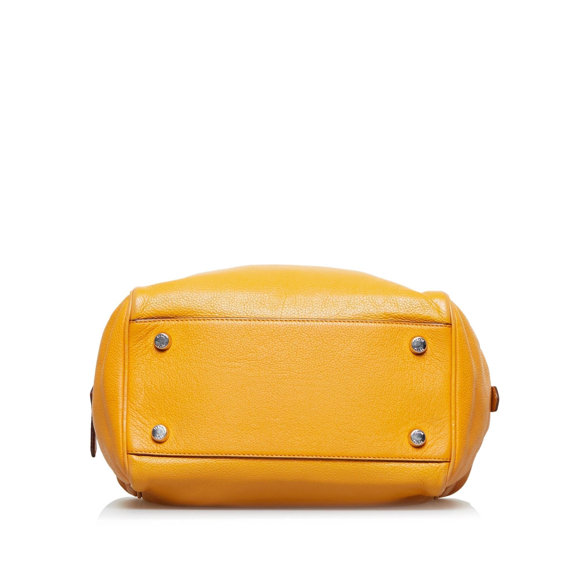 FNDI Leather Shoulder Bag (SHG-BjVo0V)