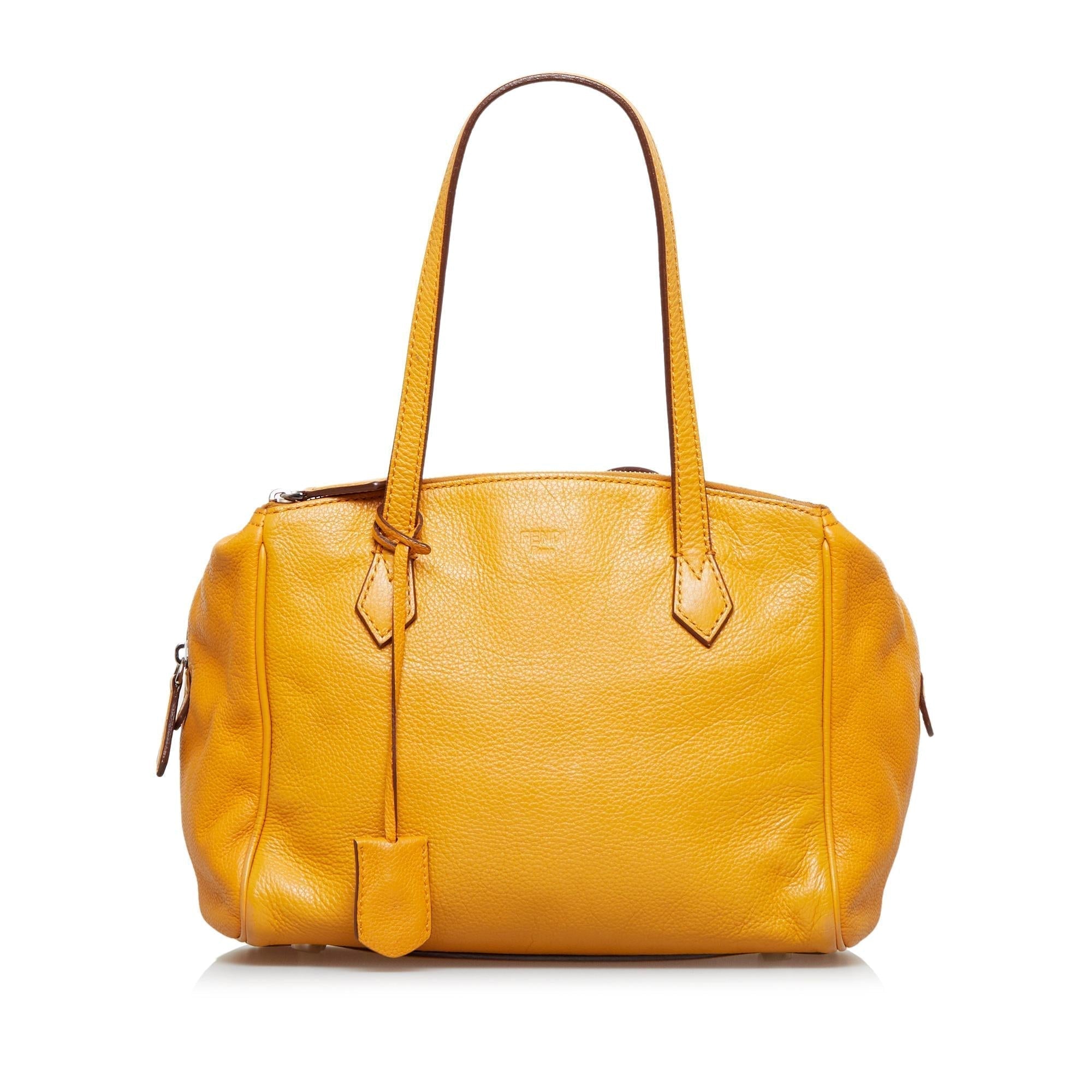 FNDI Leather Shoulder Bag (SHG-BjVo0V)
