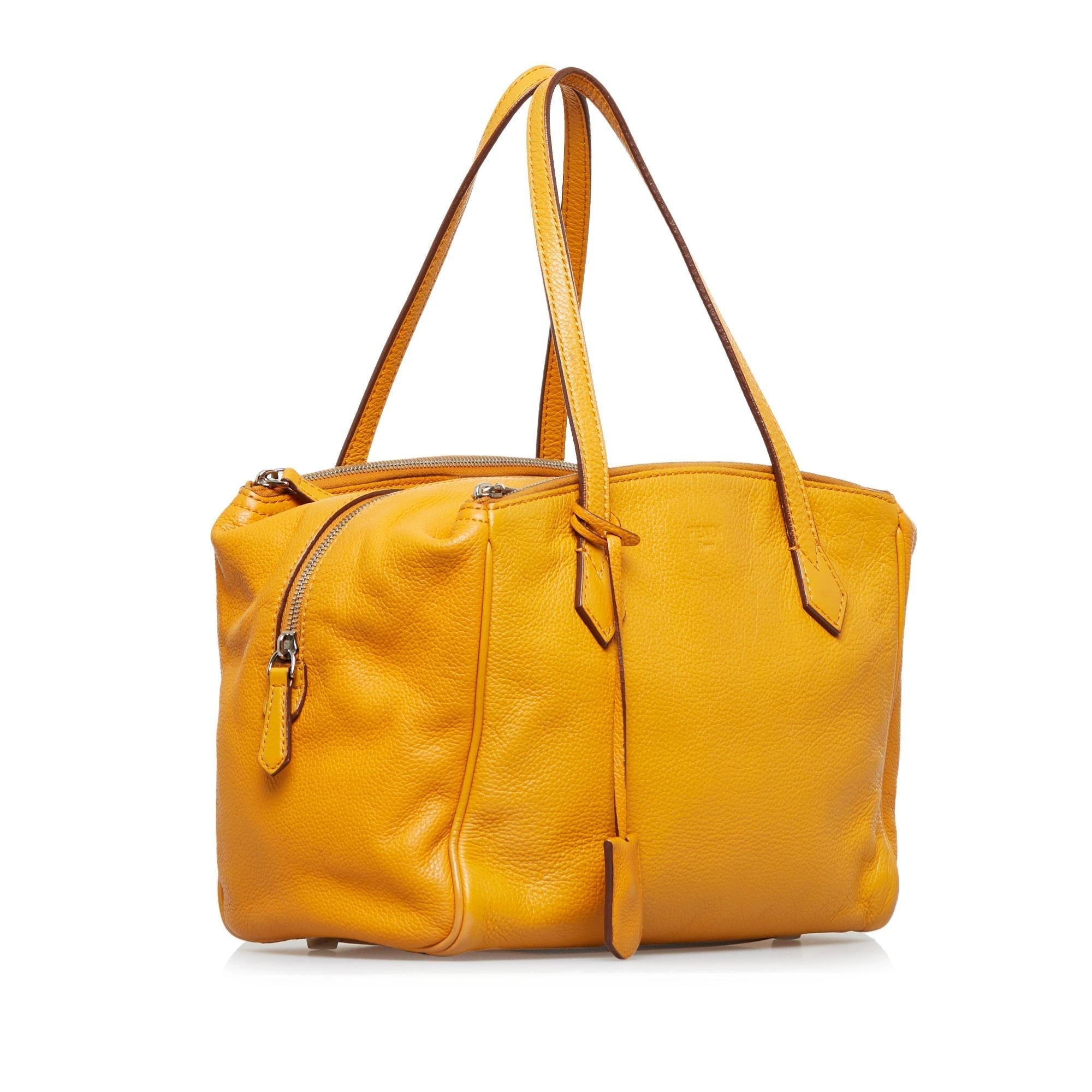 FNDI Leather Shoulder Bag (SHG-BjVo0V)