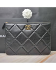 19 Medium Lambskin Clutch Bag Black CHN