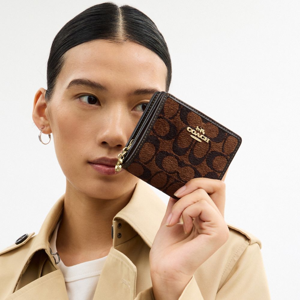 Snap Wallet In Signature Chenille (Gold/Truffle)