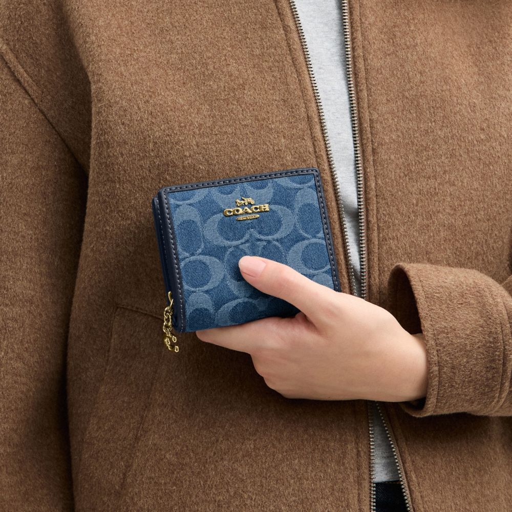 Snap Wallet In Signature Denim (Gold/Indigo)