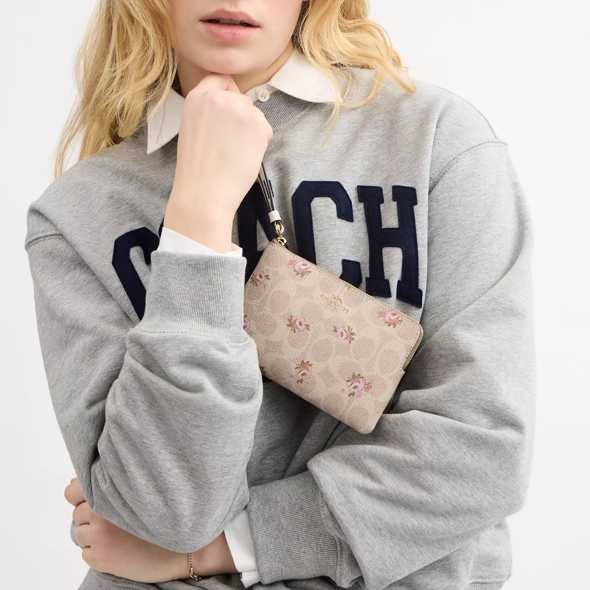 Corner Zip Wristlet In Signature Canvas With Floral Print (Gold/Sand Multi)